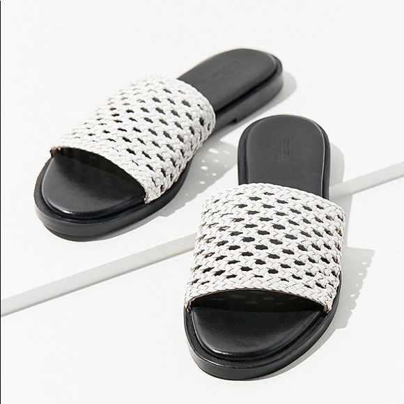 NEW Urban Outfitters Woven Leather Slide Sandals - Picture 1 of 6